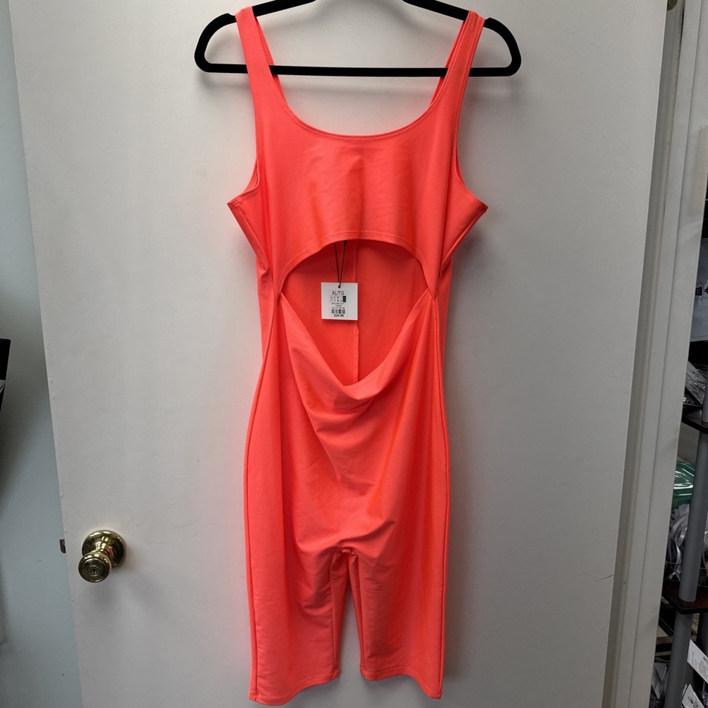 Revamped‎ Work Out Outfit Size Xl
